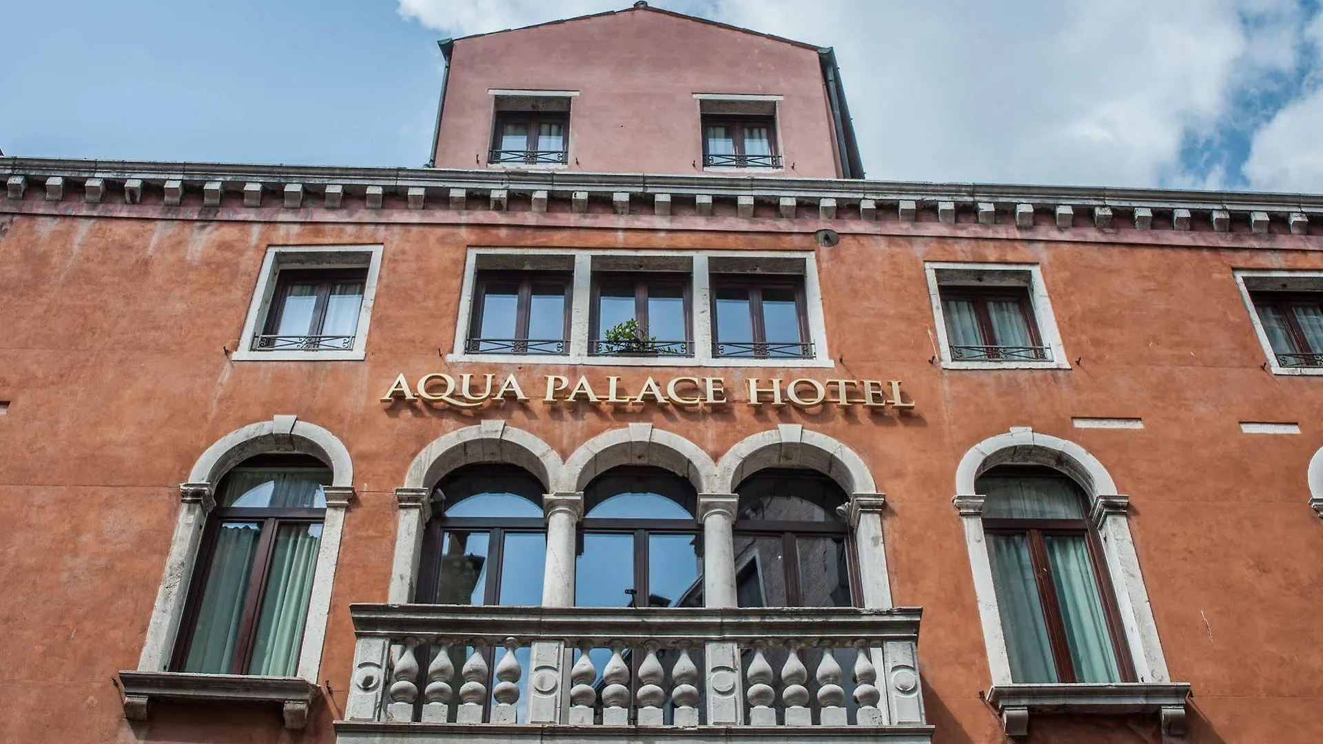Aqua Palace Venice 4*,  Italy